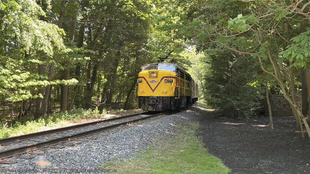 CVSR 6777 retreats through the tree tunnel.